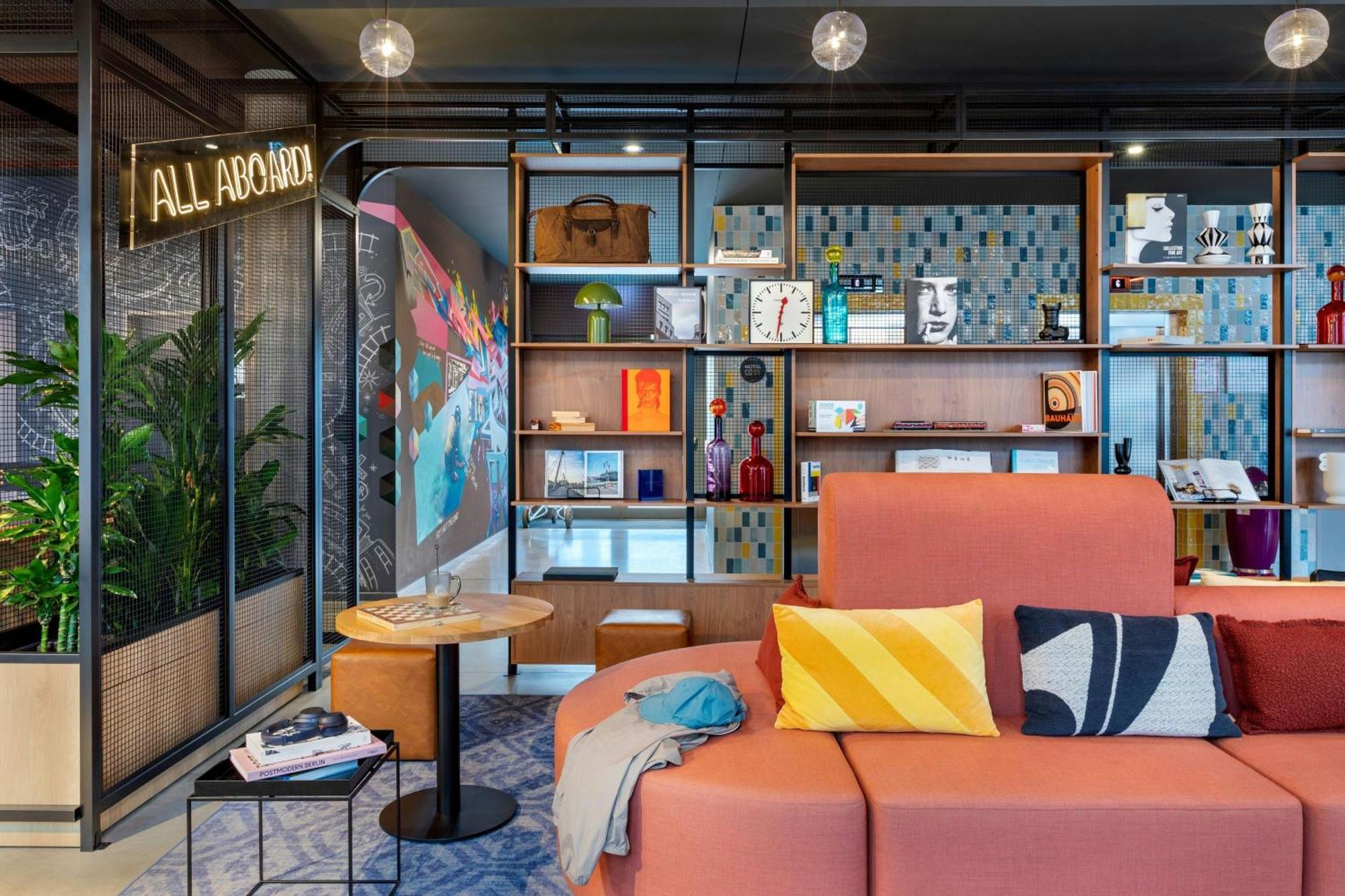 Moxy Berlin Ostbahnhof — Foto 1